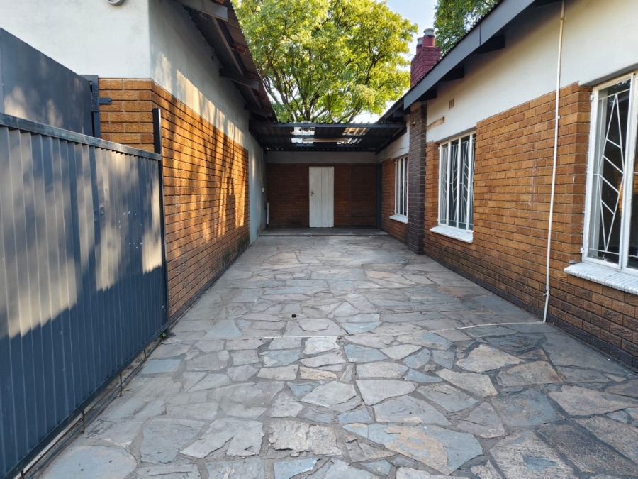 To Let 4 Bedroom Property for Rent in Hartbeesfontein North West